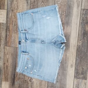 Women’s Gap 3 inch jean shorts, size 12/31